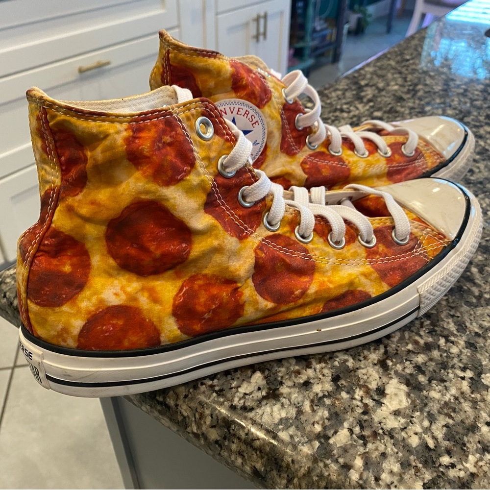 Size 9 converse pizza
